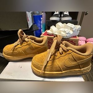Wheat air forces size 6c in toddlers